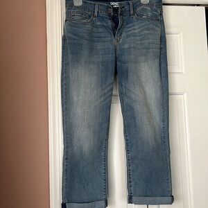 Denizen Levi’s modern skinny crop capris. Size 6, light denim blue. Like new.